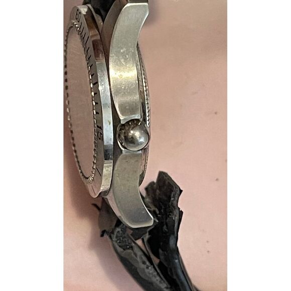 Vintage Swiss Army 90's Ladies Black Date Dial Leather Band Watch‎ - Picture 7 of 8